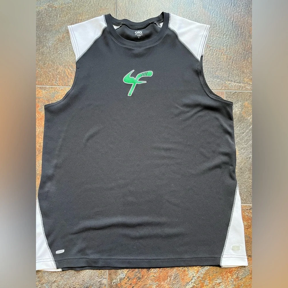 ALO Yoga cool fit black white performance pull over muscle shirt. Size large